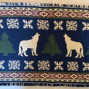 placemats with wolves